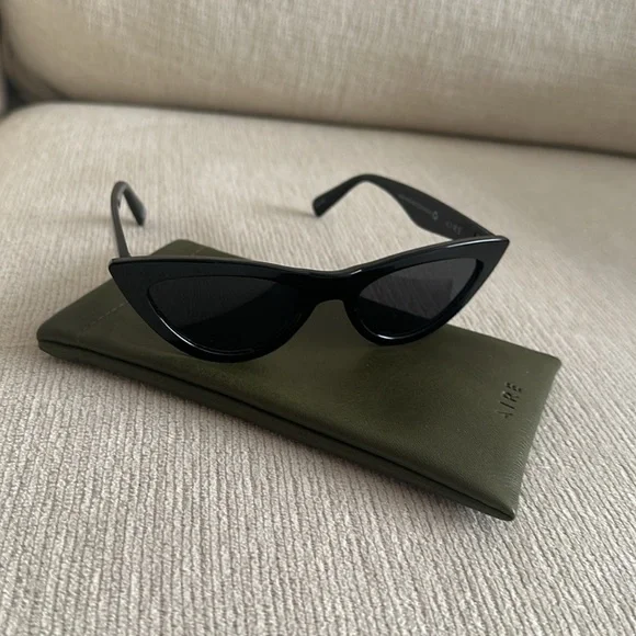 aire x revolve dualism sunglasses - Picture 2 of 4